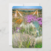 野生のエコフレンドリー草と春の花 招待状 (裏面)