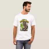 野生のエネルギーが駆動する 面白いアライグマ Tシャツ (正面フル)