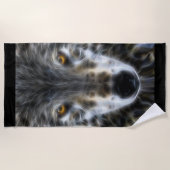 野生のオオカミは装飾を注目します ビーチタオル (正面)