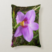 野生のオーキッドパープルトロピカルフラワー アクセントクッション (正面(垂直))