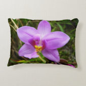 野生のオーキッドパープルトロピカルフラワー アクセントクッション (裏面)
