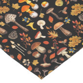 野生のキノコは黒 ショートテーブルランナー (コーナー)