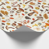 野生のキノコをオフに白 ラッピングペーパー (角)