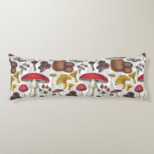 野生のキノコ ボディピロー (正面)