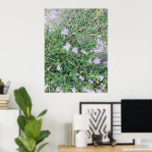 野生のクマツヅラの紫色の花が咲く自然環境 ポスター (ホームオフィス)