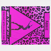 野生のサイドピンクヒョウ体操の体操選手 フリースブランケット (正面(横))