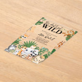 野生のサファリジャングルのベビーシャワーを取得する予定 アクリル招待状 (レイダウン)