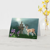 野生のシカ及びInukshukの荒野の挨拶状 カード (黄色い花)