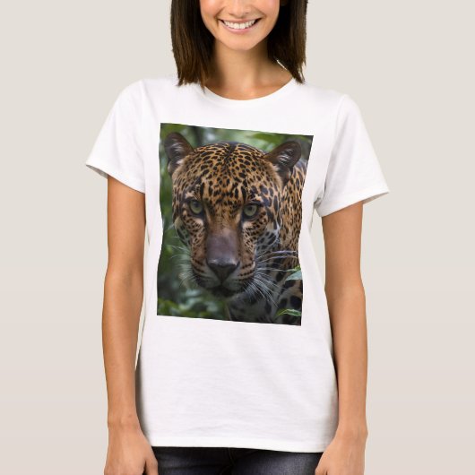 野生のジャガー 森の奥深くに Tシャツ (正面)