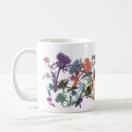 野生のスコットランドのアザミのマグ コーヒーマグカップ (左)