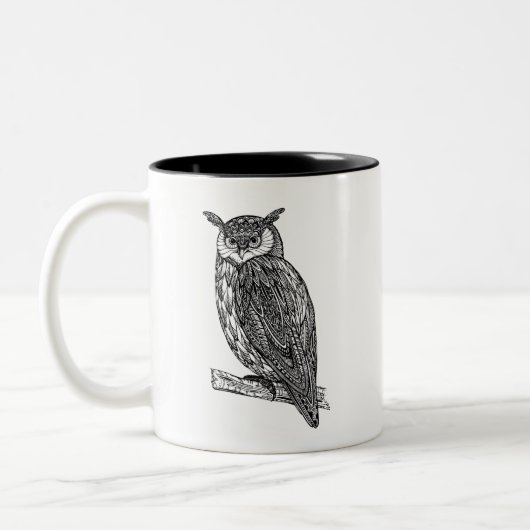 野生のトーテムの動物のフクロウの落書き ツートーンマグカップ (左)