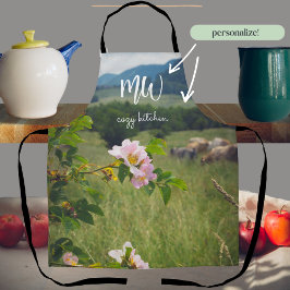 野生のバラと平和な田園風景 エプロン