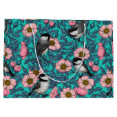 野生のバラ、ピンクと青の《鳥》アメリカゴガラ ラージペーパーバッグ (裏面)