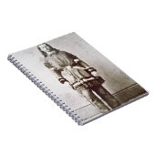 「野生のビル」Hickok (1837-76年) (b/wの写真) ノートブック (右側)