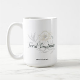 野生のフェミニン ― ソフト ボタニカル タイポグラフィ コーヒーマグカップ