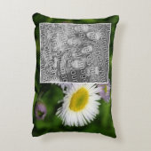 野生のフラバーンデイジーフラワーフレームあなたの写真を追加 アクセントクッション (裏面(縦))