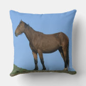 野生のムスタングの馬 クッション (裏面)