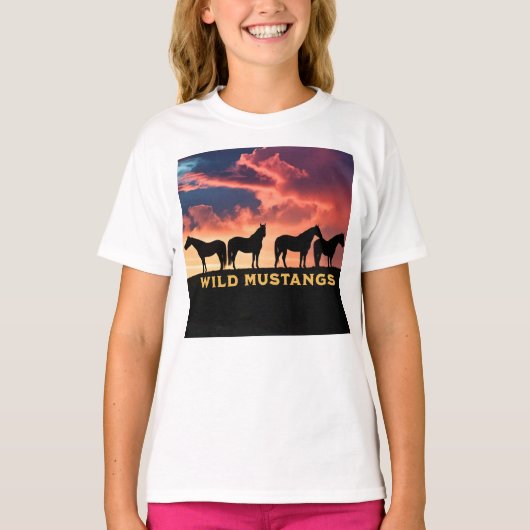 野生のムスチンが地平線上に Tシャツ (正面)