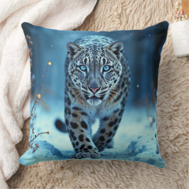 野生のユキヒョウ歩く霜に魅了された森 クッション