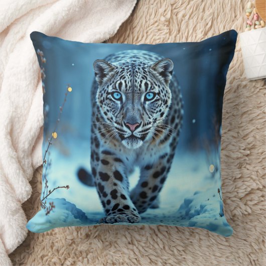 野生のユキヒョウ歩く霜に魅了された森 クッション (ブランケット)