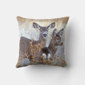 野生のラバ鹿ペア |カリフォルニア クッション (裏面)