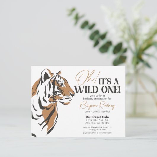 野生のワンジャングルタイガーの最初の誕生日招待状 インビテーションポストカード (スタンド正面)