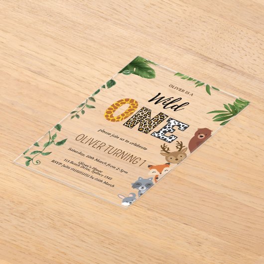 野生の一動物形の文字の緑の最初の誕生日 アクリル招待状 (レイダウン)