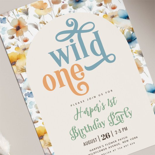 野生の一青い黄色の野生の花1日の誕生日 招待状