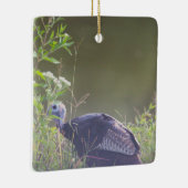 野生の七面鳥が草の中に隠れるオーナメント セラミックオーナメント (右)