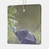 野生の七面鳥が草の中に隠れるオーナメント セラミックオーナメント (左)