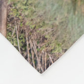 野生の七面鳥と戦う白尾の鹿 フリースブランケット (角)