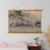 野生の七面鳥と戦う白尾の鹿 吊り下げ型タペストリー (寝室)