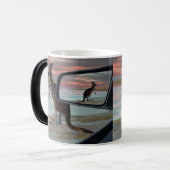 "野生の反射:ビーチ上のカンガルー モーフィングマグカップ (正面左)