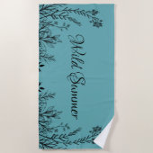 野生の夏の野草の鳩 ビーチタオル (正面)