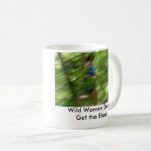 野生の女性は青を得ません コーヒーマグカップ (正面右)