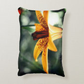 野生の斑点のあるカナダユリの花 アクセントクッション (裏面(縦))