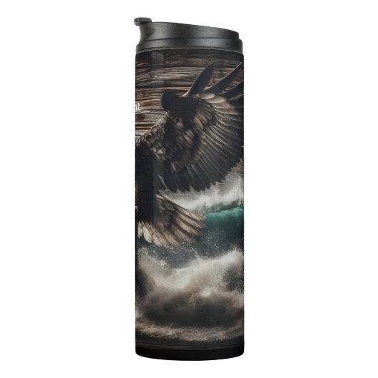 野生の海波の上にワシ タンブラー (回転右)