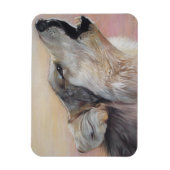 野生の灰色の狼が夕日に向かって吠えている マグネット (縦)