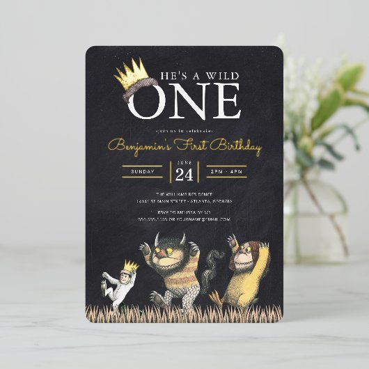 野生の物がチョークボードの最初の誕生日 箔招待状 (立ち正面)