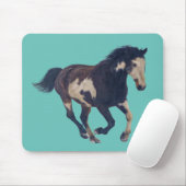 野生の疾走するまだら馬のアメリカのペンキの馬 マウスパッド (マウス)