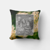 野生の白いバラの散歩写真を追加 クッション (正面)