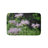 野生の紫色のビーバームの花 バスマット (正面)