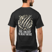 野生の自分を解き放て ライオンの力で目覚めろ Tシャツ (裏面)