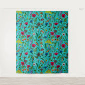 野生の花と蛾オンティール（緑がかった色） タペストリー (正面)