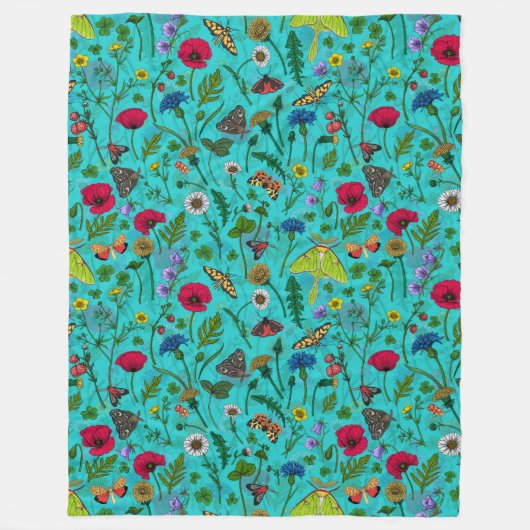 野生の花と蛾オンティール(緑がかった色) フリースブランケット (正面)
