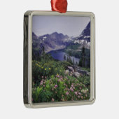 野生の花と隠された湖、低木状 メタルオーナメント (右)