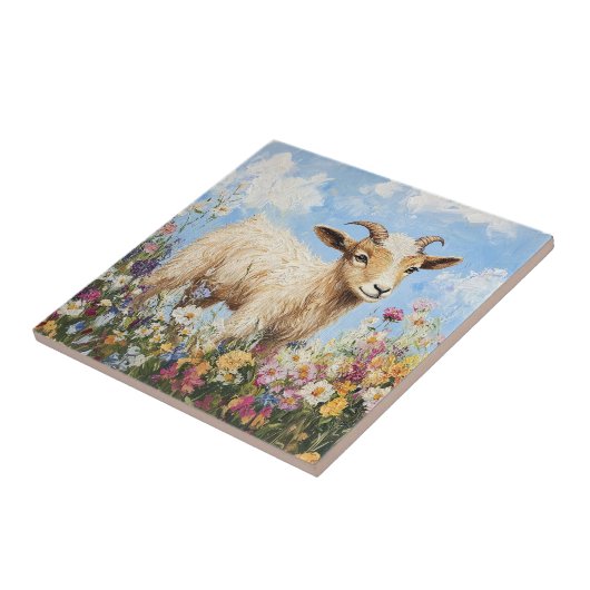 野生の花に囲まれた可愛いヤギ タイル (側面)