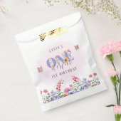 野生の花に覆われた蝶とミツバチ フェイバーバッグ (封をした状態)