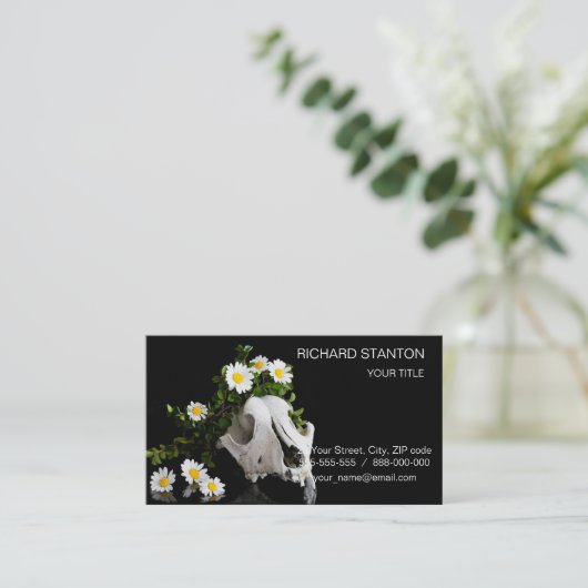 野生の花のリースを持つ動物のスカル 名刺 (スタンド正面)