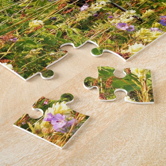 野生の花の分野の椅子が付いているチェロ ジグソーパズル (側面)